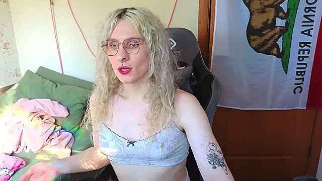 Snapshot of Lori_Myaf chatting on 05.19.26 Lori Myaf online show from 05.19.26