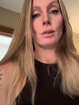 ItsDanniG online show from 12.08.24