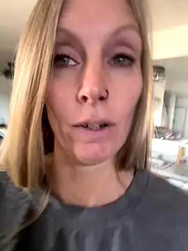 ItsDanniG online show from 10.14.25