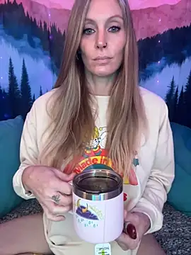 ItsDanniG online show from 10.30.25