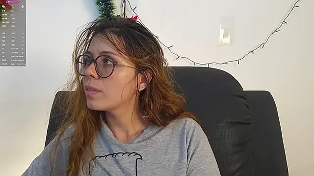 Snapshot of irinasweet27 chatting on 12.14.24 irinasweet27 online show from 12.14.24
