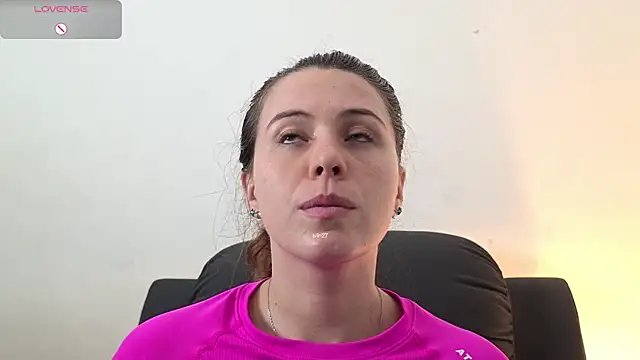 Snapshot of irinasweet27 chatting on 09.19.25 irinasweet27 online show from 09.19.25