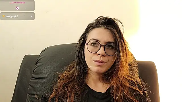 Snapshot of irinasweet27 chatting on 10.15.25 irinasweet27 online show from 10.15.25