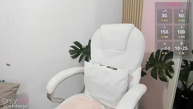 Snapshot of cutewhitneyr chatting on 03.22.26 cutewhitneyr online show from 03.22.26