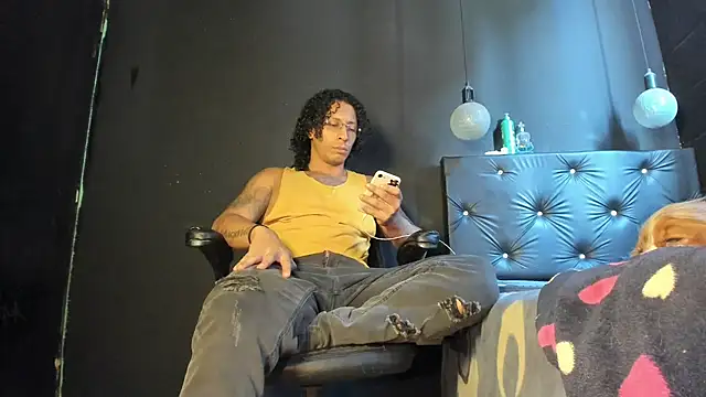 Snapshot of FuckHardlove chatting on 06.14.26 FuckHardlove online show from 06.14.26