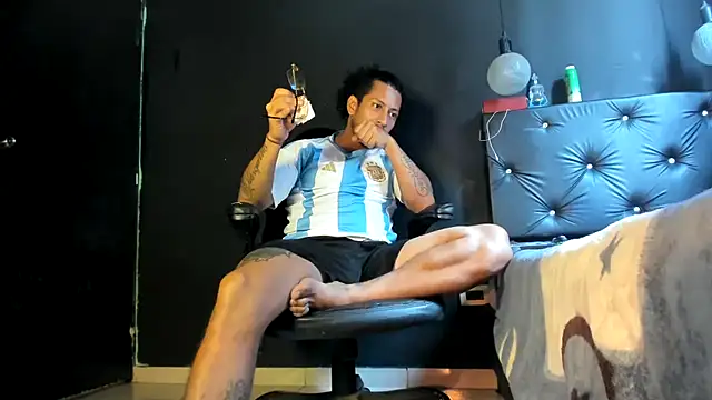 Snapshot of FuckHardlove chatting on 07.29.26 FuckHardlove online show from 07.29.26