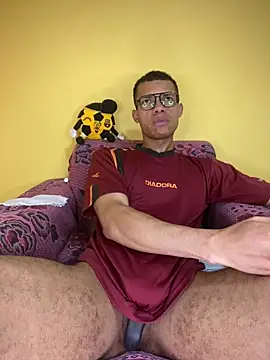 Snapshot of MoiseXxx_777 chatting on 02.12.25 MoiseXxx 777 online show from 02.12.25