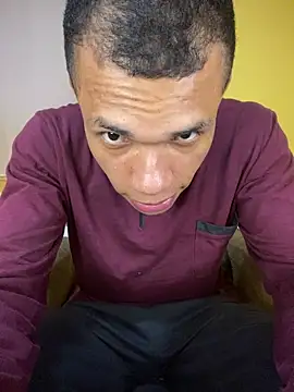 Snapshot of MoiseXxx_777 chatting on 10.18.25 MoiseXxx 777 online show from 10.18.25