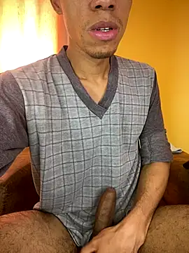 Snapshot of MoiseXxx_777 chatting on 10.24.25 MoiseXxx 777 online show from 10.24.25