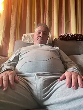 Snapshot of Russirayu chatting on 03.20.25 Russirayu online show from 03.20.25