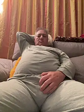 Snapshot of Russirayu chatting on 03.21.25 Russirayu online show from 03.21.25