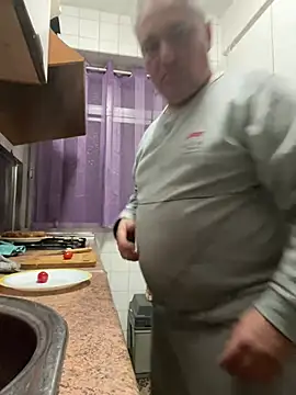 Snapshot of Russirayu chatting on 03.22.25 Russirayu online show from 03.22.25