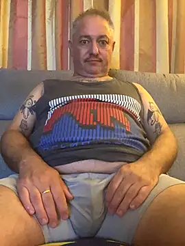 Snapshot of Russirayu chatting on 10.19.25 Russirayu online show from 10.19.25