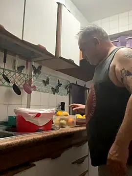 Snapshot of Russirayu chatting on 10.23.25 Russirayu online show from 10.23.25