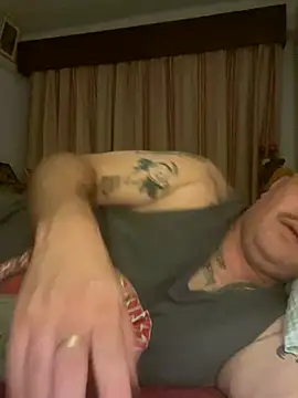 Snapshot of Russirayu chatting on 10.25.25 Russirayu online show from 10.25.25