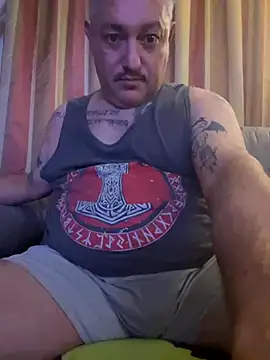 Snapshot of Russirayu chatting on 10.26.25 Russirayu online show from 10.26.25