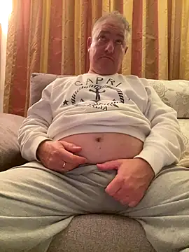 Snapshot of Russirayu chatting on 12.14.25 Russirayu online show from 12.14.25