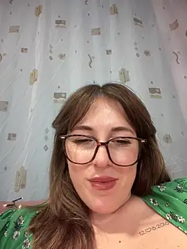 Snapshot of MommmyYummy chatting on 12.26.24 MommmyYummy online show from 12.26.24