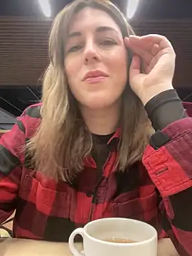 Snapshot of MommmyYummy chatting on 12.29.24 MommmyYummy online show from 12.29.24