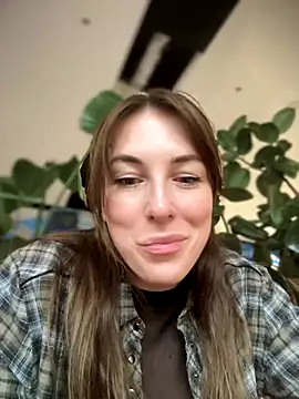 Snapshot of MommmyYummy chatting on 10.20.25 MommmyYummy online show from 10.20.25