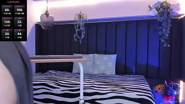 PawgGirl18 online show from 01.04.25