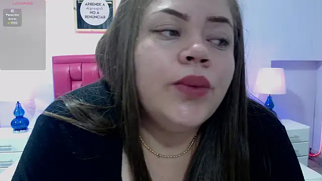 Snapshot of Charming_girl69 chatting on 03.17.25 Charming girl69 online show from 03.17.25