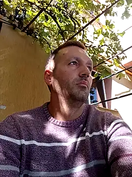 Snapshot of florin421 chatting on 09.18.25 florin421 online show from 09.18.25