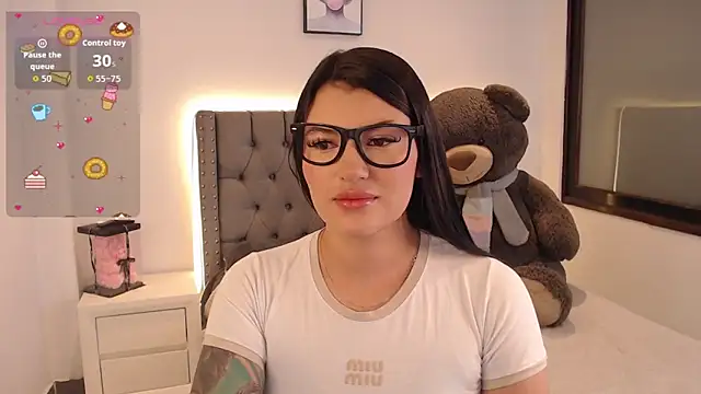 Snapshot of Nicols66 chatting on 05.18.26 Nicols66 online show from 05.18.26