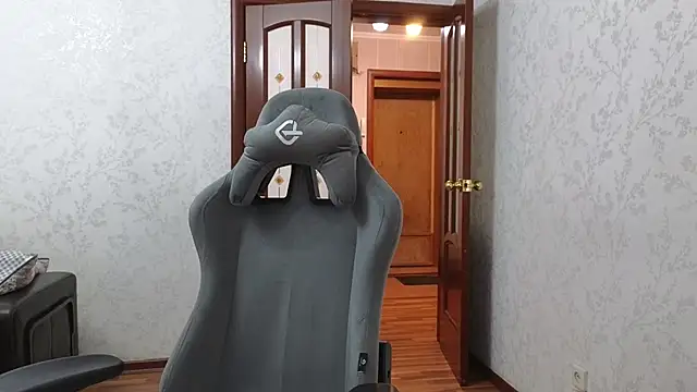 Nelly Fischer online show from 01.12.25