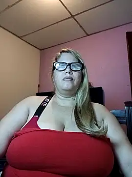 Snapshot of EllisW8 chatting on 04.18.26 EllisW8 online show from 04.18.26