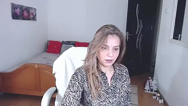 Snapshot of evamaria2024 chatting on 12.04.25 evamaria2024 online show from 12.04.25