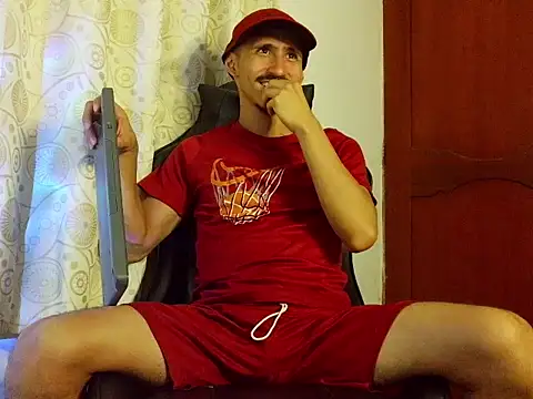 Snapshot of HomeAloneK chatting on 04.22.26 HomeAloneK online show from 04.22.26