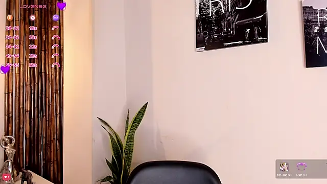 Snapshot of Aria_Reid chatting on 09.09.25 Aria Reid online show from 09.09.25