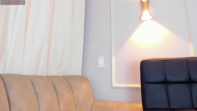 Snapshot of Lia_walton chatting on 01.11.25 Lia walton online show from 01.11.25