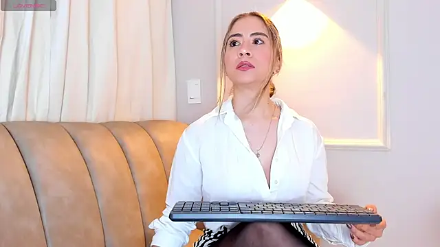 Lia walton online show from 11.29.25