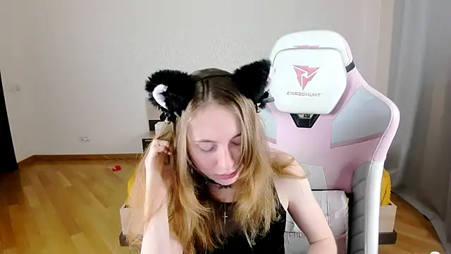 Cowell Adelina online show from 09.21.25