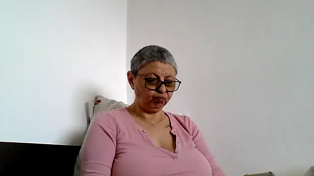 Snapshot of roseblak42 chatting on 04.24.26 roseblak42 online show from 04.24.26