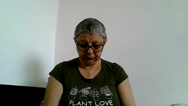 Snapshot of roseblak42 chatting on 04.29.26 roseblak42 online show from 04.29.26