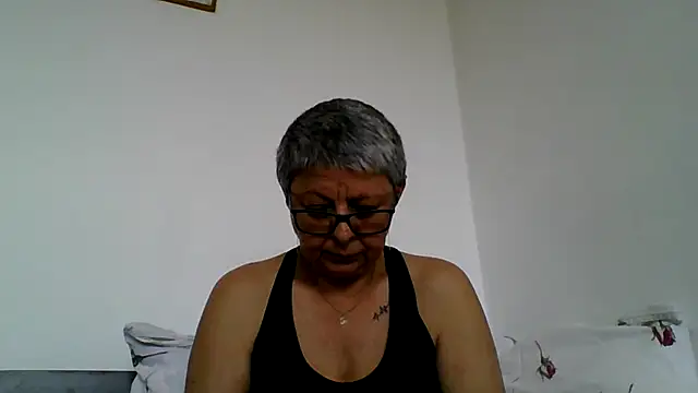 Snapshot of roseblak42 chatting on 05.25.26 roseblak42 online show from 05.25.26