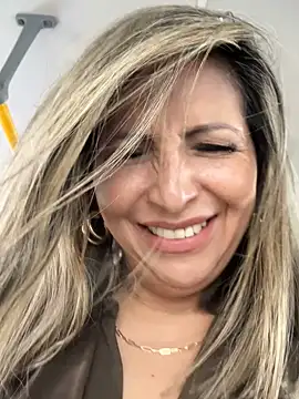  Abril-Office1 online show from 12.20.24