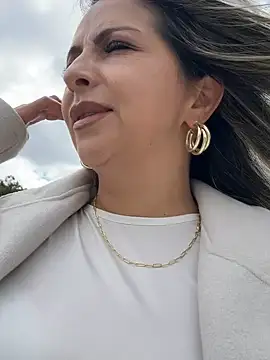  Abril-Office1 online show from 01.02.25