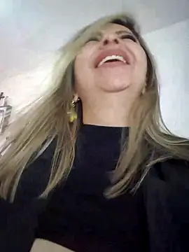  Abril-Office1 online show from 03.17.25