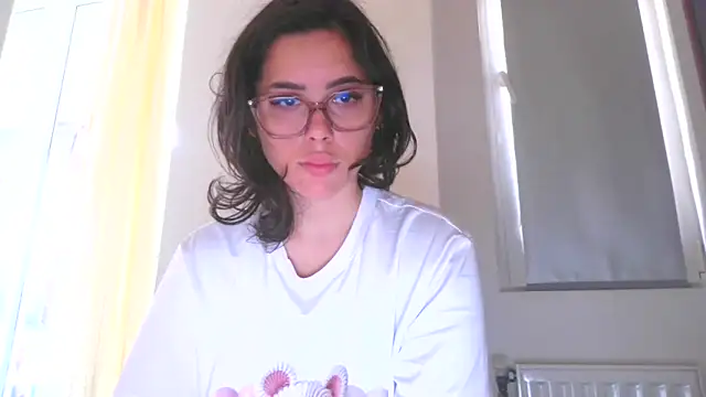 LovelyJulliette online show from 10.27.25