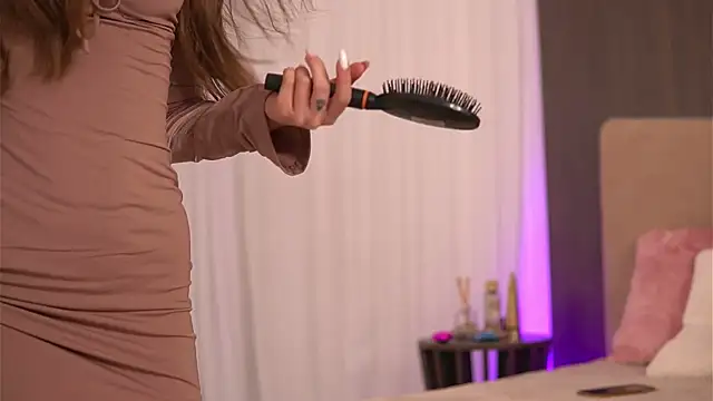 Snapshot of KaylaBray chatting on 02.08.25 KaylaBray online show from 02.08.25