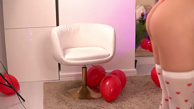 Snapshot of KaylaBray chatting on 02.15.25 KaylaBray online show from 02.15.25