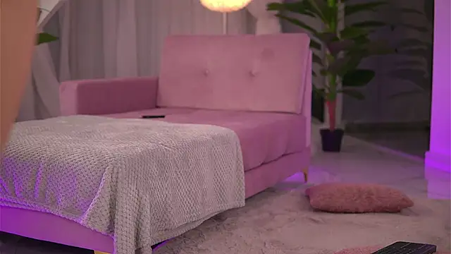 Snapshot of KaylaBray chatting on 03.15.25 KaylaBray online show from 03.15.25