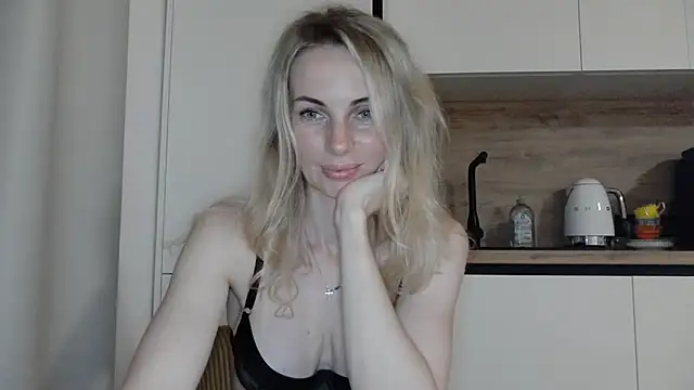 Snapshot of AlissonBia chatting on 07.18.26 AlissonBia online show from 07.18.26