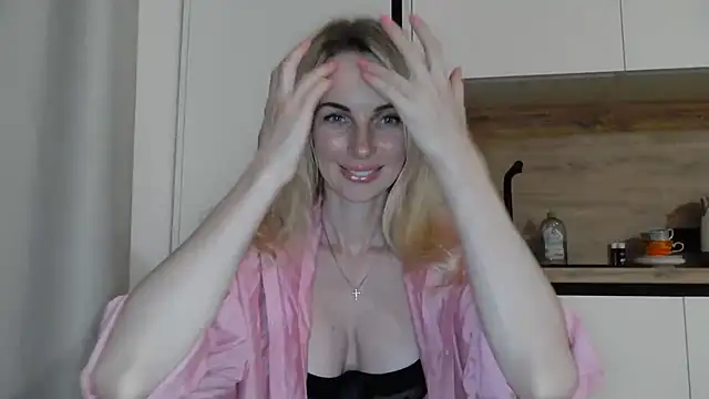 Snapshot of AlissonBia chatting on 07.24.26 AlissonBia online show from 07.24.26
