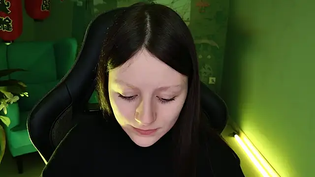 Snapshot of VeliraBraitberg chatting on 12.25.24 VeliraBraitberg online show from 12.25.24