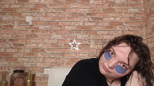 Amelia Kiss  online show from 02.14.25